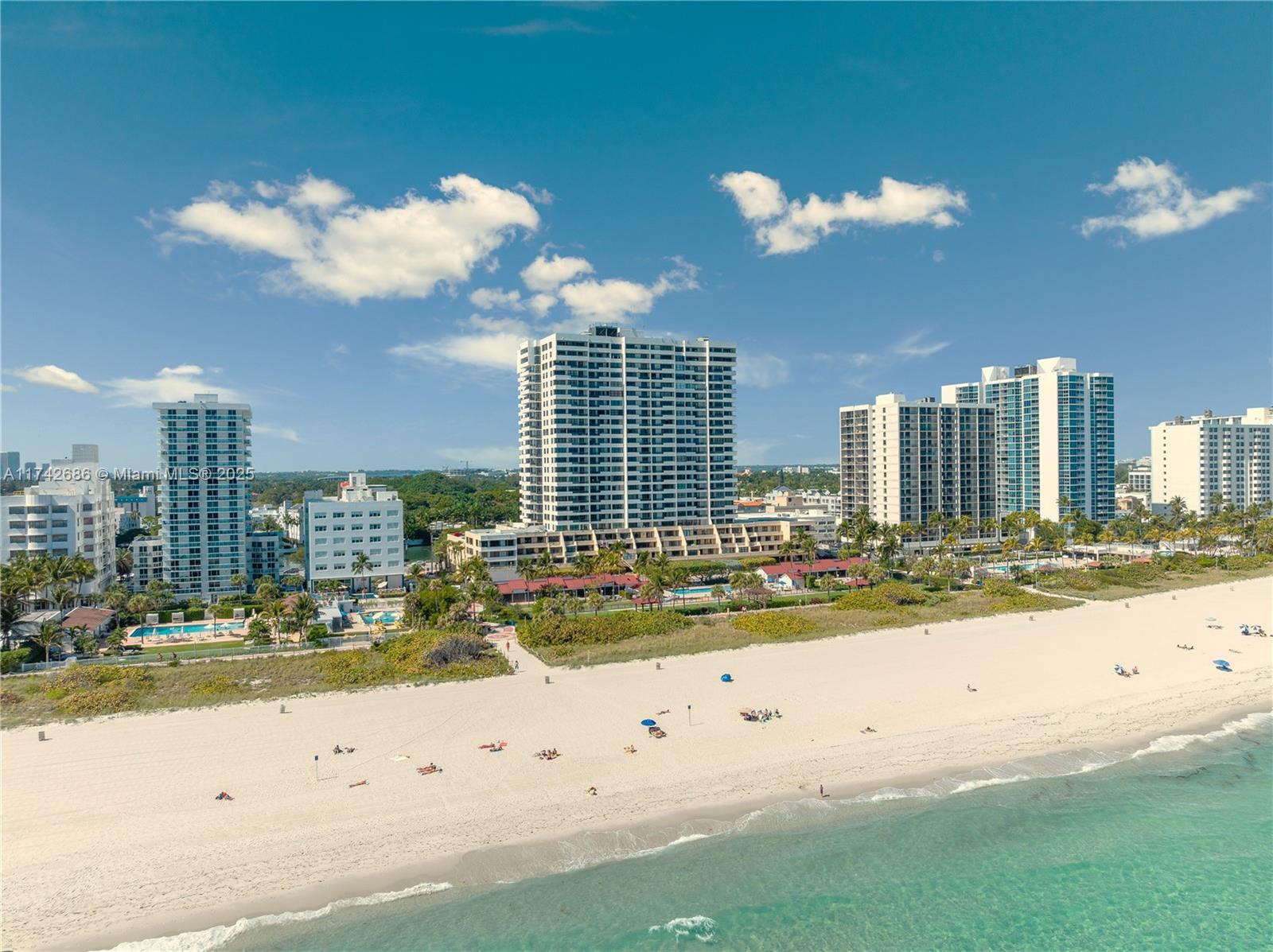 2555 Collins Ave 702