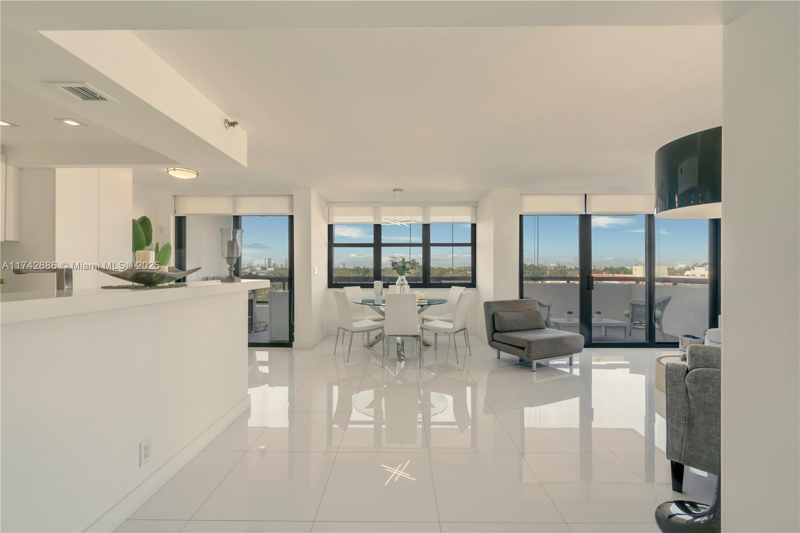 2555 Collins Ave 702