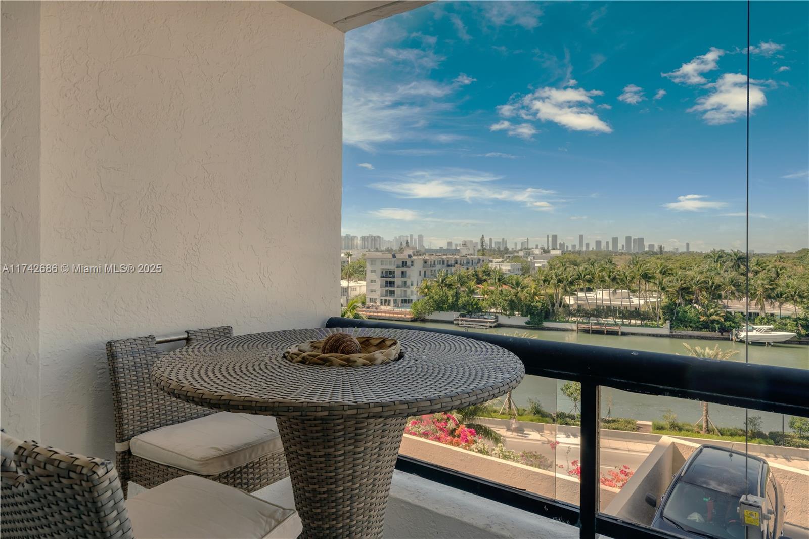 2555 Collins Ave 702