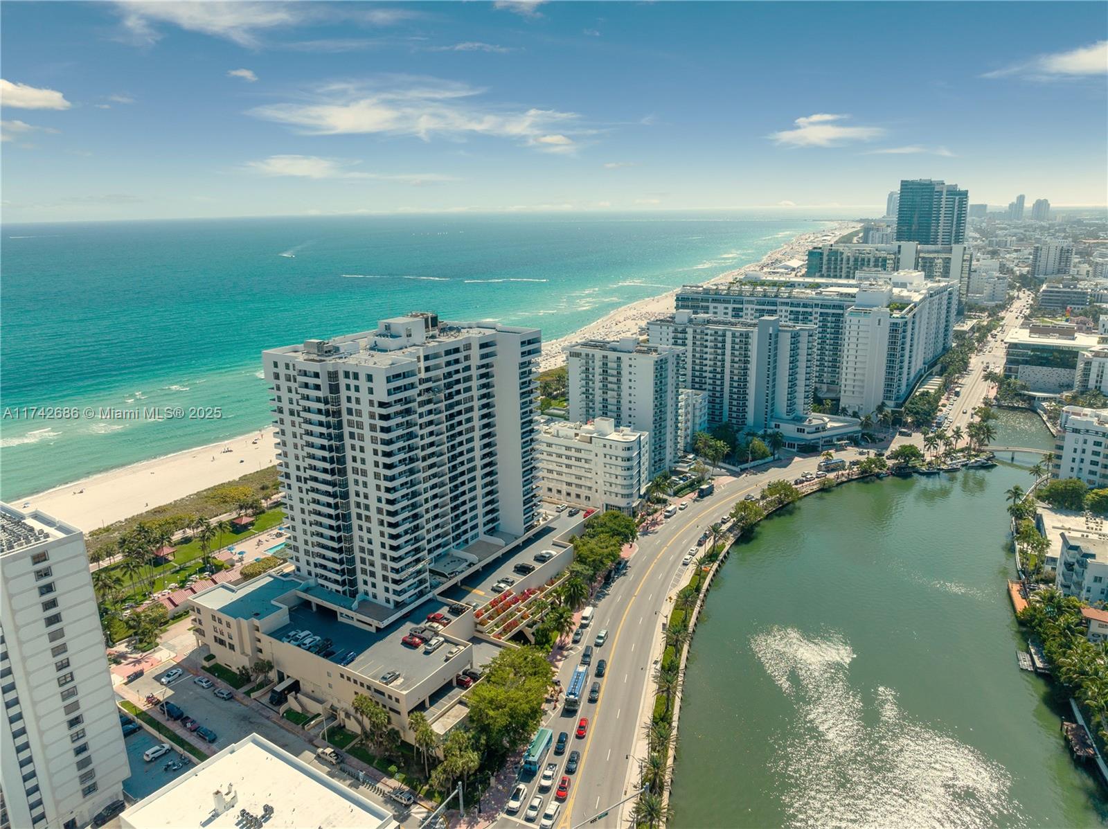 2555 Collins Ave 702
