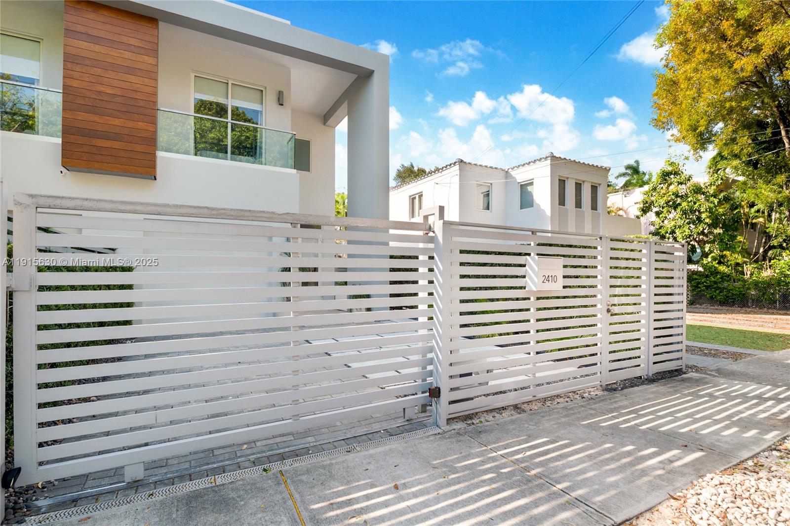 THE ROADS TOWNHOMES CONDO - Residential