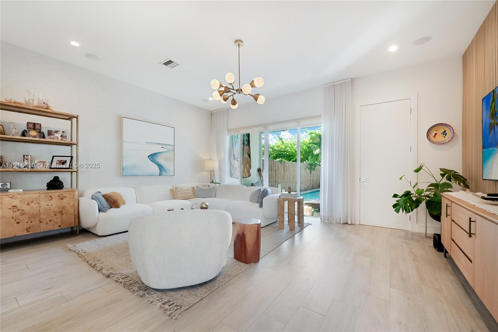 THE ROADS TOWNHOMES CONDO - Residential