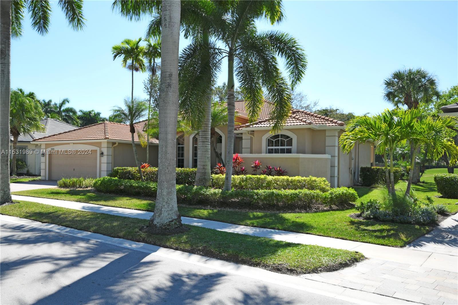 Property for Sale at 2509 Eagle Watch Ln Ln, Weston, Broward County, Florida - Bedrooms: 4 
Bathrooms: 3  - $1,450,000
