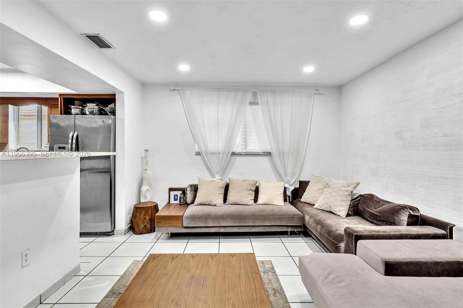 ALTOS DEL MAR NO 6 - Residential