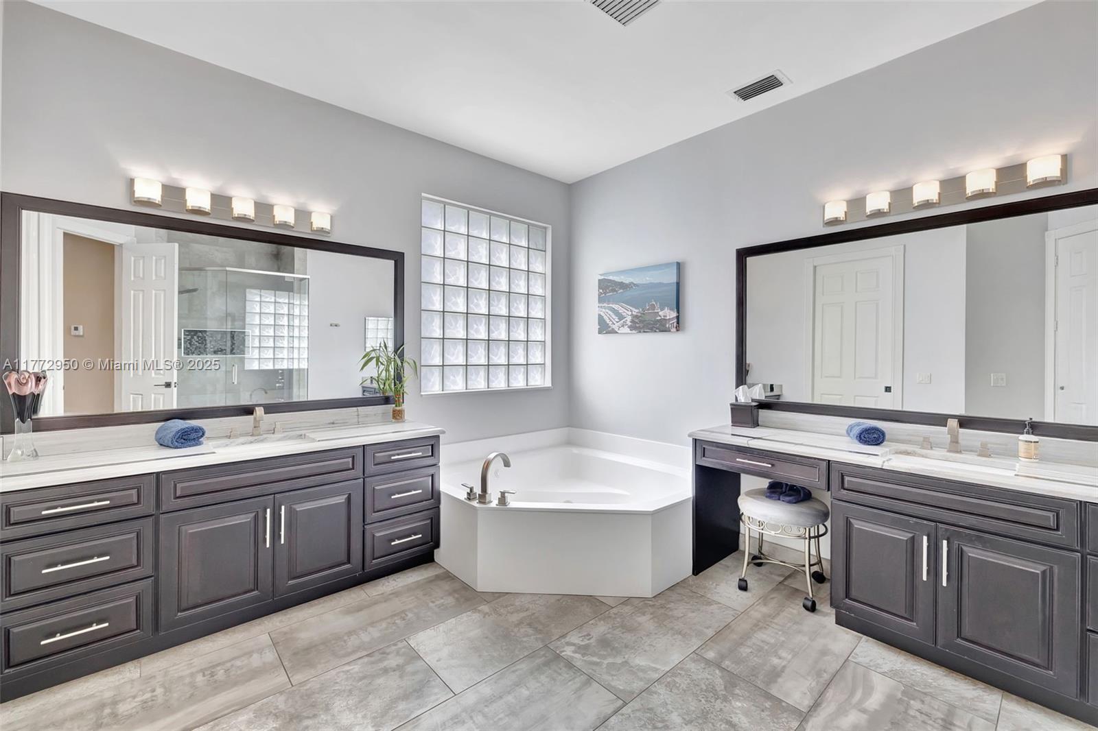 MARINERS COVE OF EAGLE LA - Residential
