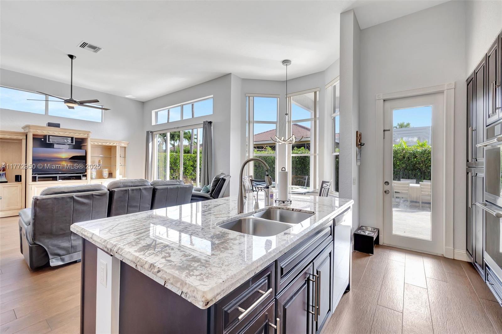 MARINERS COVE OF EAGLE LA - Residential