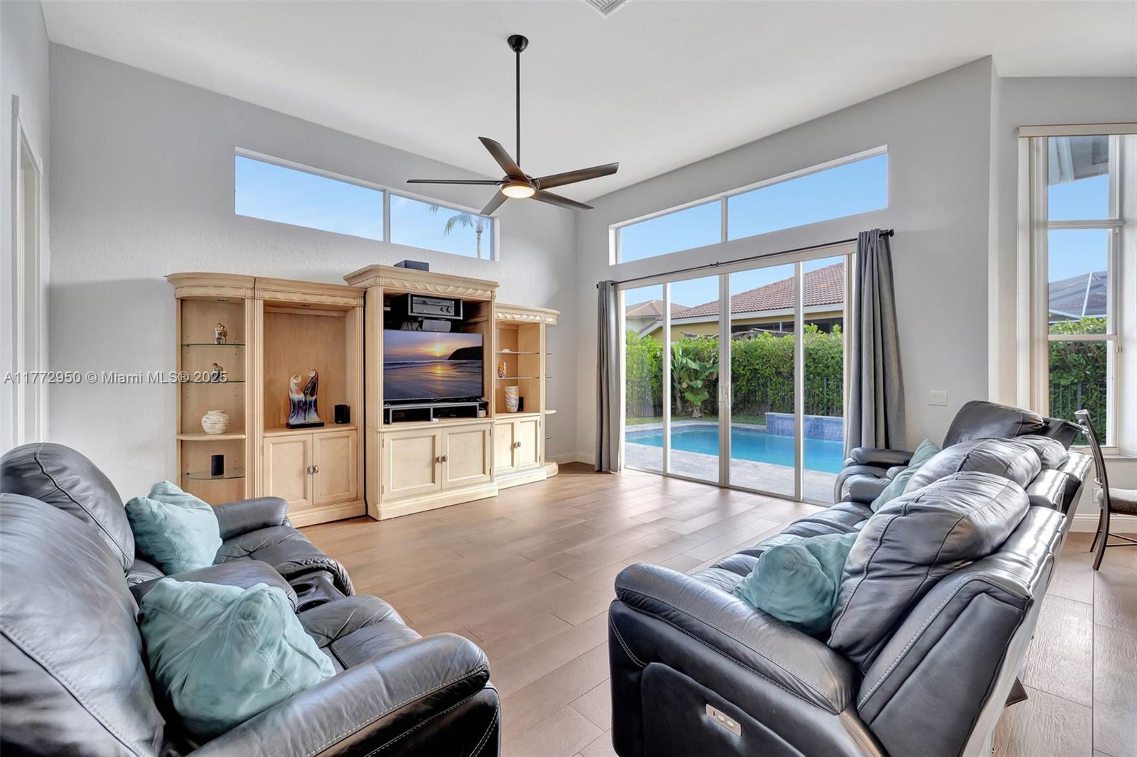 MARINERS COVE OF EAGLE LA - Residential