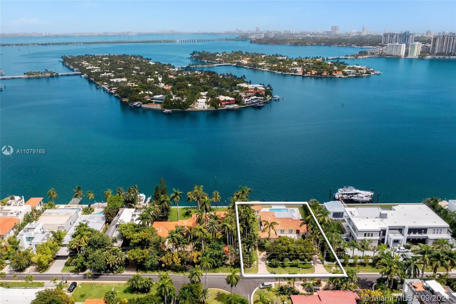 HIBISCUS ISLAND - Land