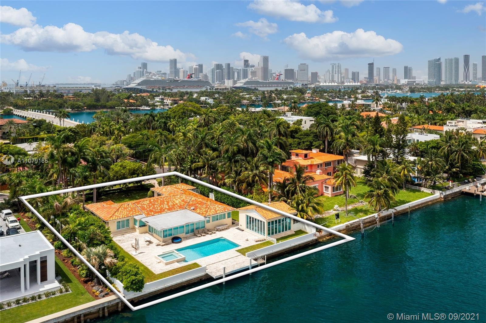 HIBISCUS ISLAND - Land