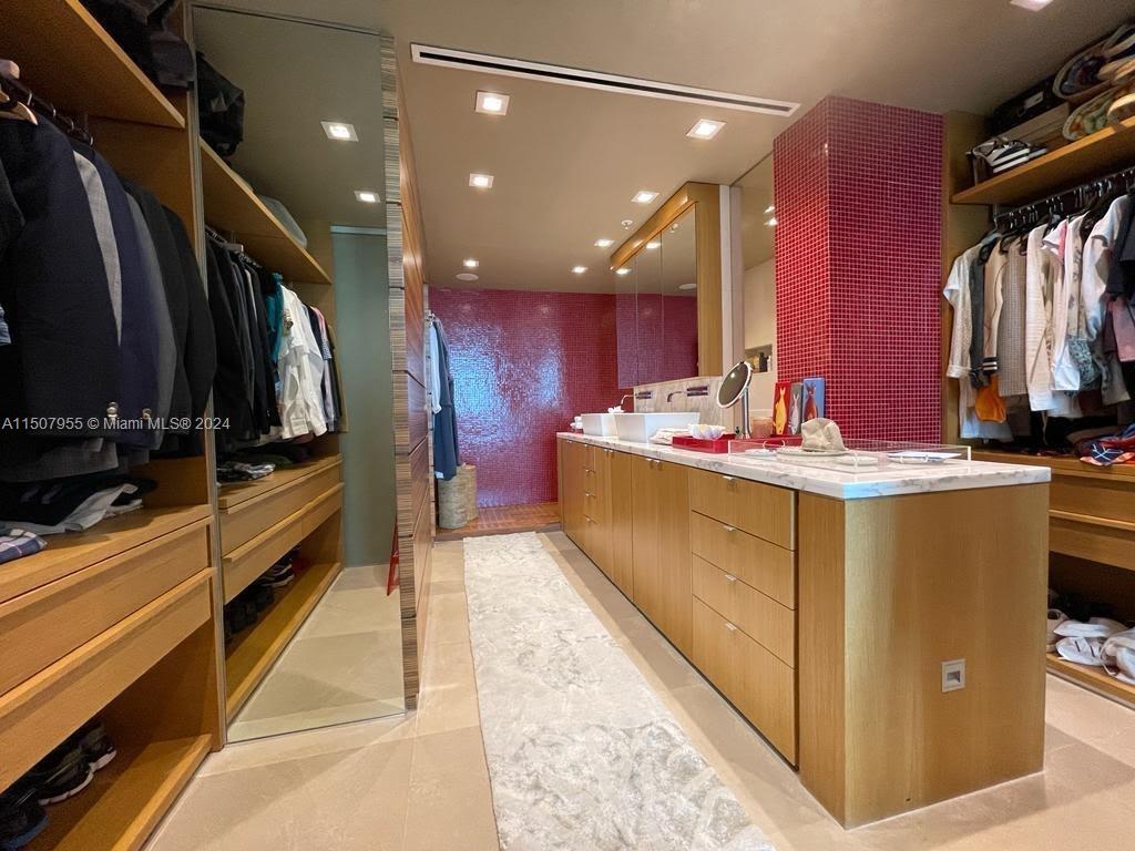 THE TOWER RESIDENCES COND - Residential