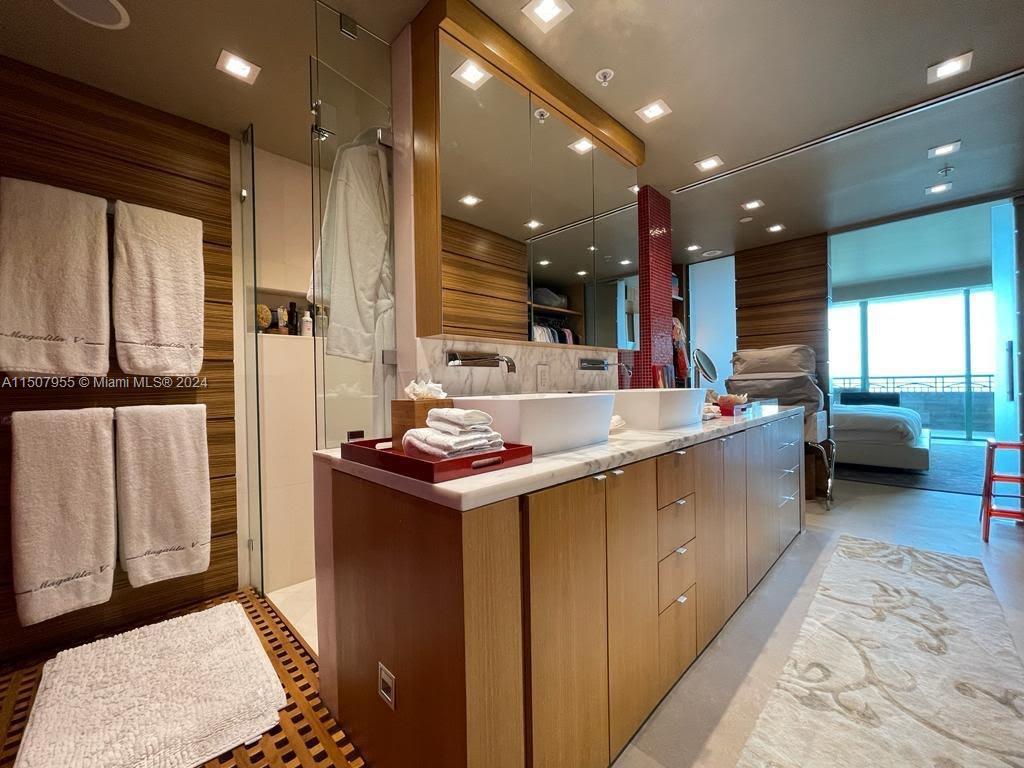 THE TOWER RESIDENCES COND - Residential