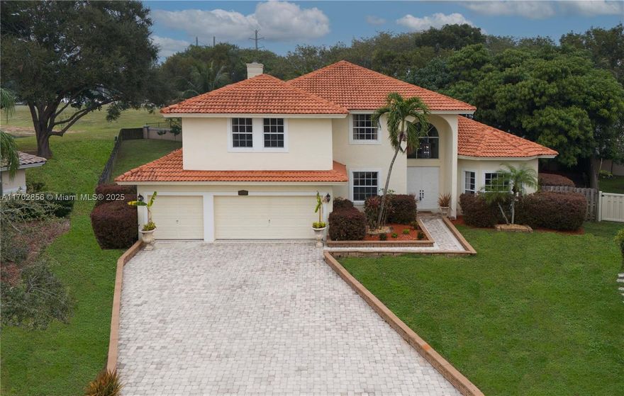 BREATHTAKING TURTLE RUN MASTERPIECE FEATURING AN OVERSIZED LOT DISPLAYED IN THE FRONT AND BACKYARD: 4 BDRMS, 4.5 BTHRMS, 3 CAR GARAGE.  POOL HOME. SPACIOUS ROOMS, BATHROOMS & CLOSETS. CUSTOM DRIVEWAY. VOLUME CEILING THROUGHOUT THAT EXHIBITS OPULENT LIGHTING. GRAND ENTRANCE. UPGRADED COUNTERTOPS & CABINETS. SS APPLIANCES.