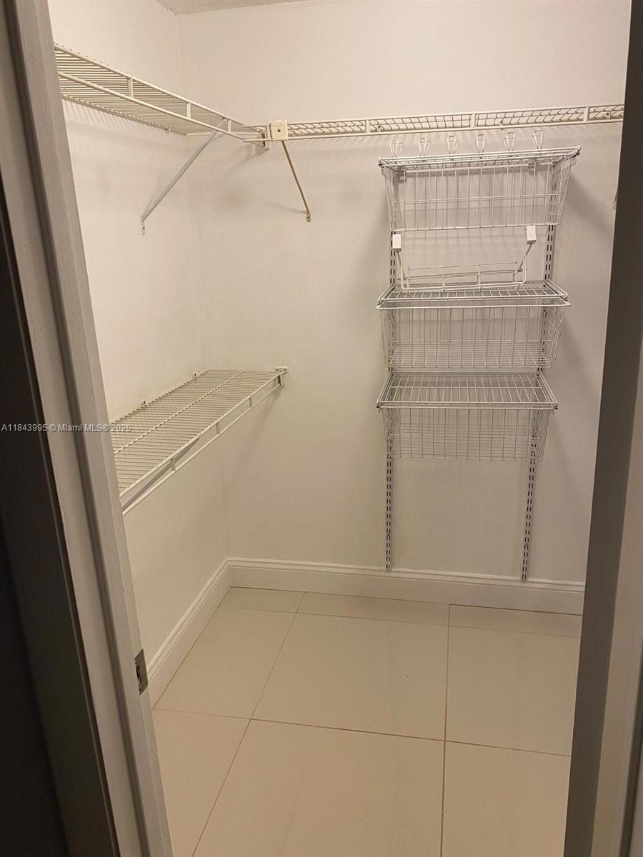 GREENGLADES CONDO I - Residential Lease