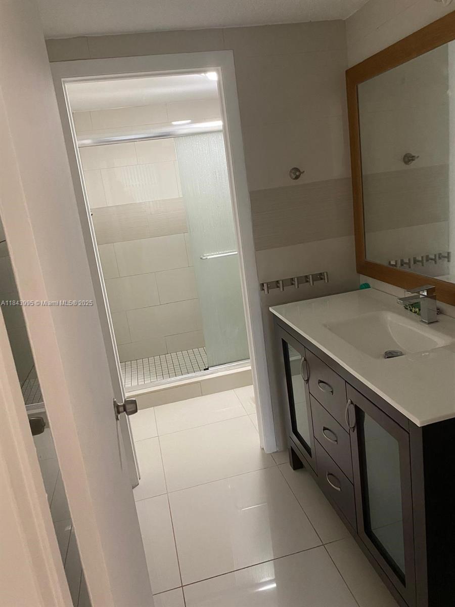 GREENGLADES CONDO I - Residential Lease