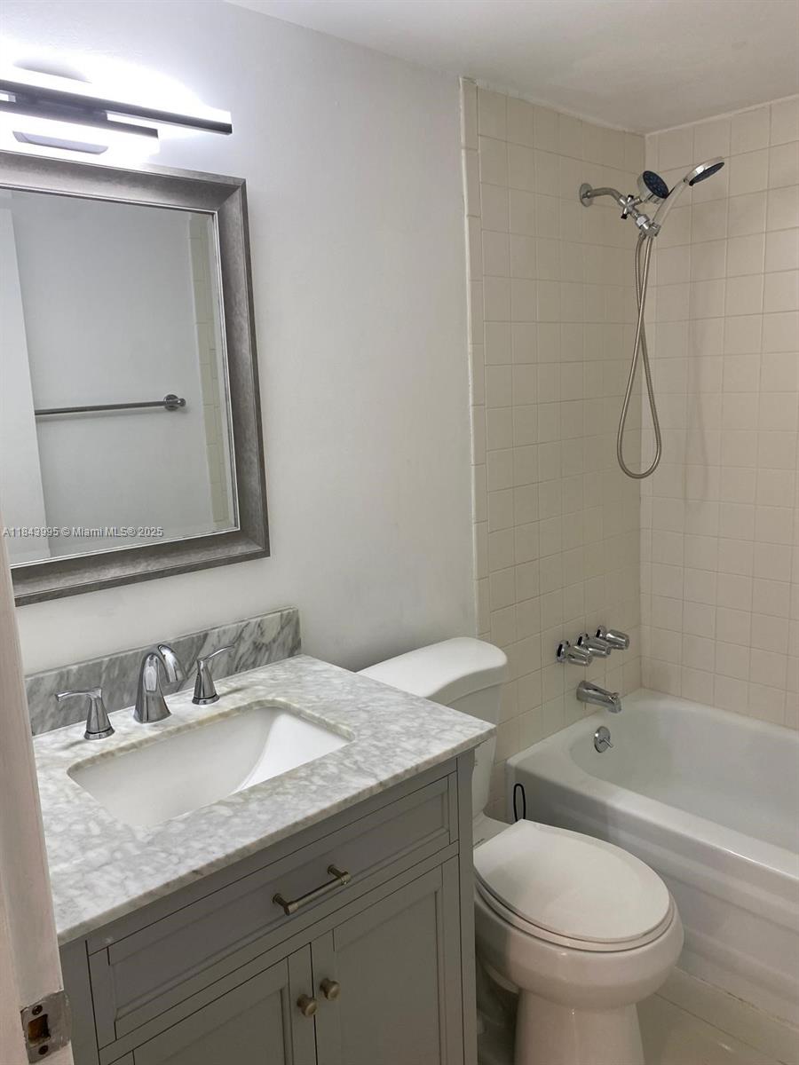 GREENGLADES CONDO I - Residential Lease