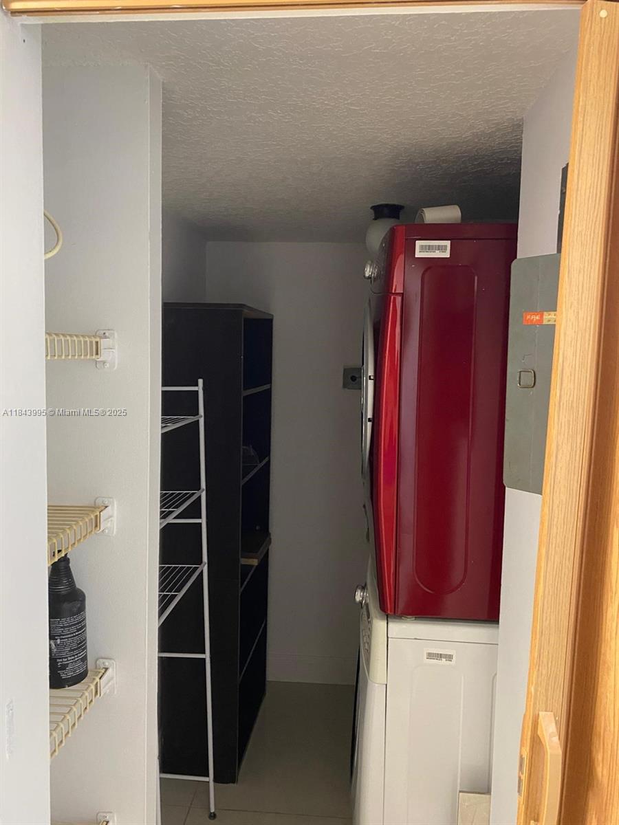 GREENGLADES CONDO I - Residential Lease