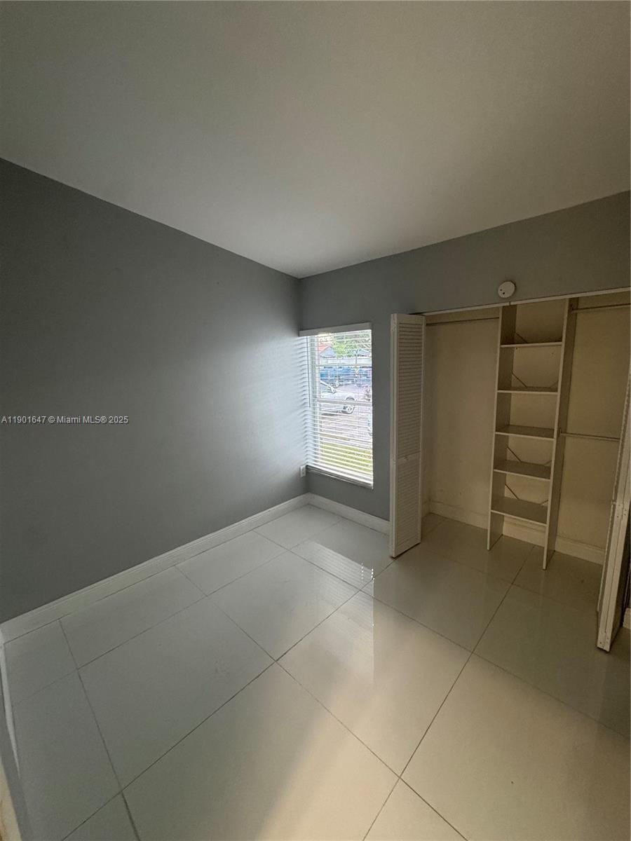 POINT LAKE CONDO V - Residential Lease