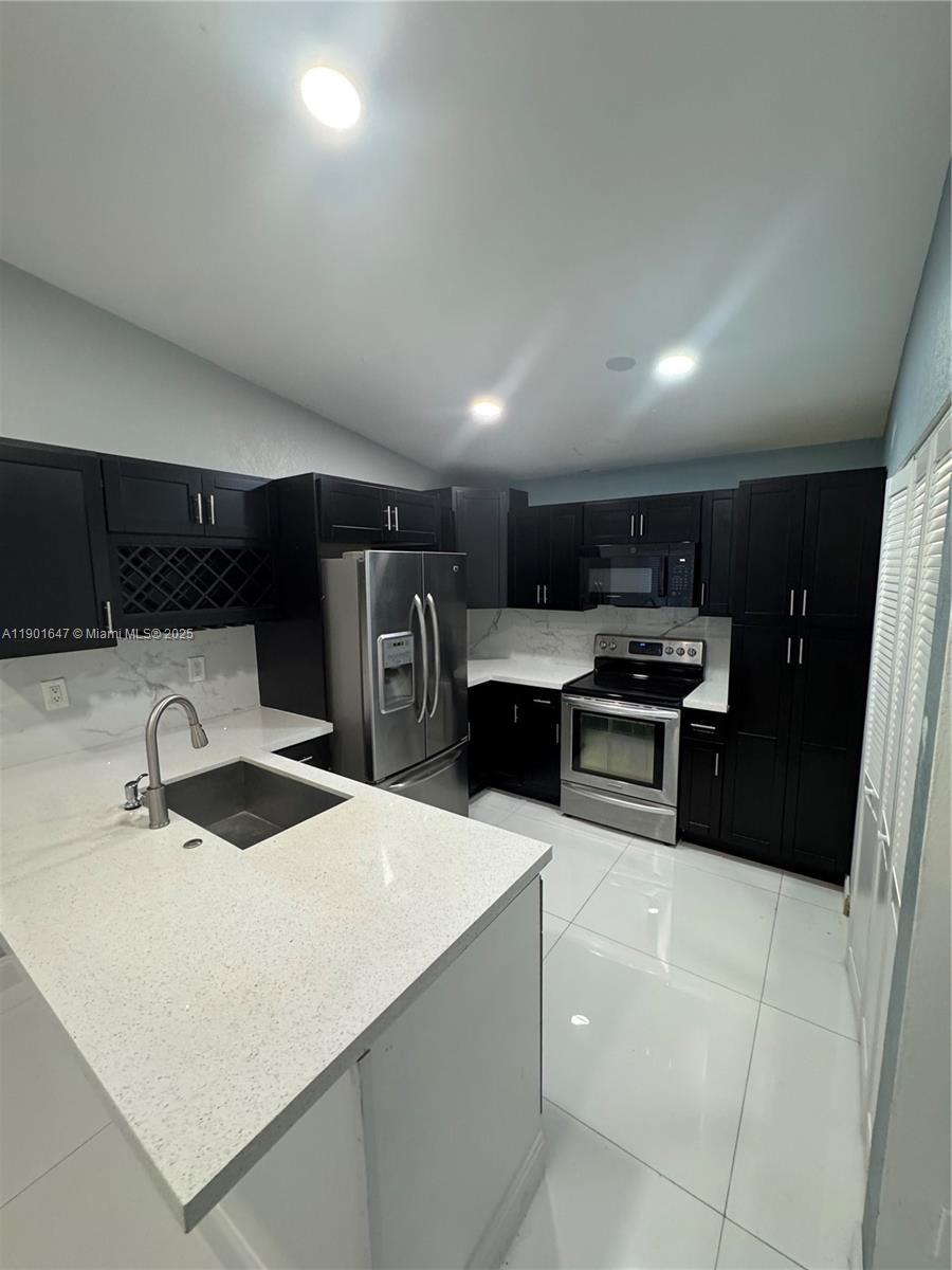 POINT LAKE CONDO V - Residential Lease