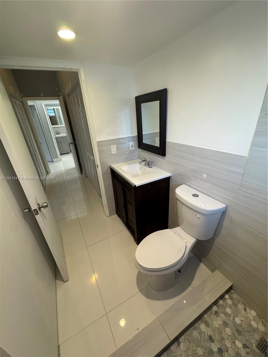 POINT LAKE CONDO V - Residential Lease