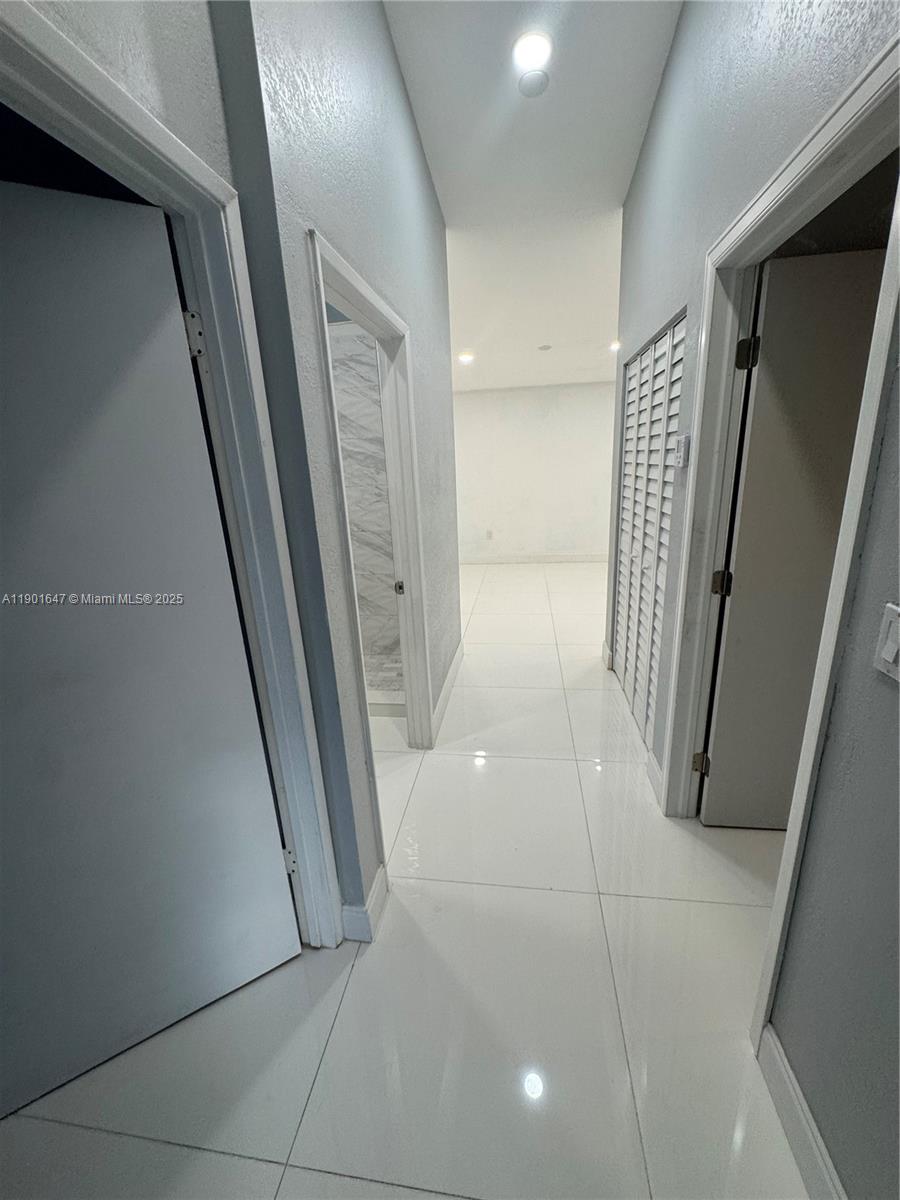 POINT LAKE CONDO V - Residential Lease