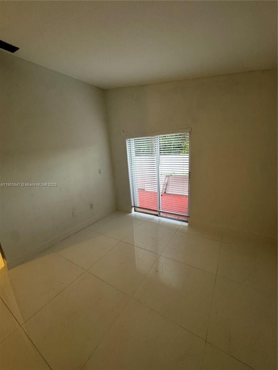 POINT LAKE CONDO V - Residential Lease