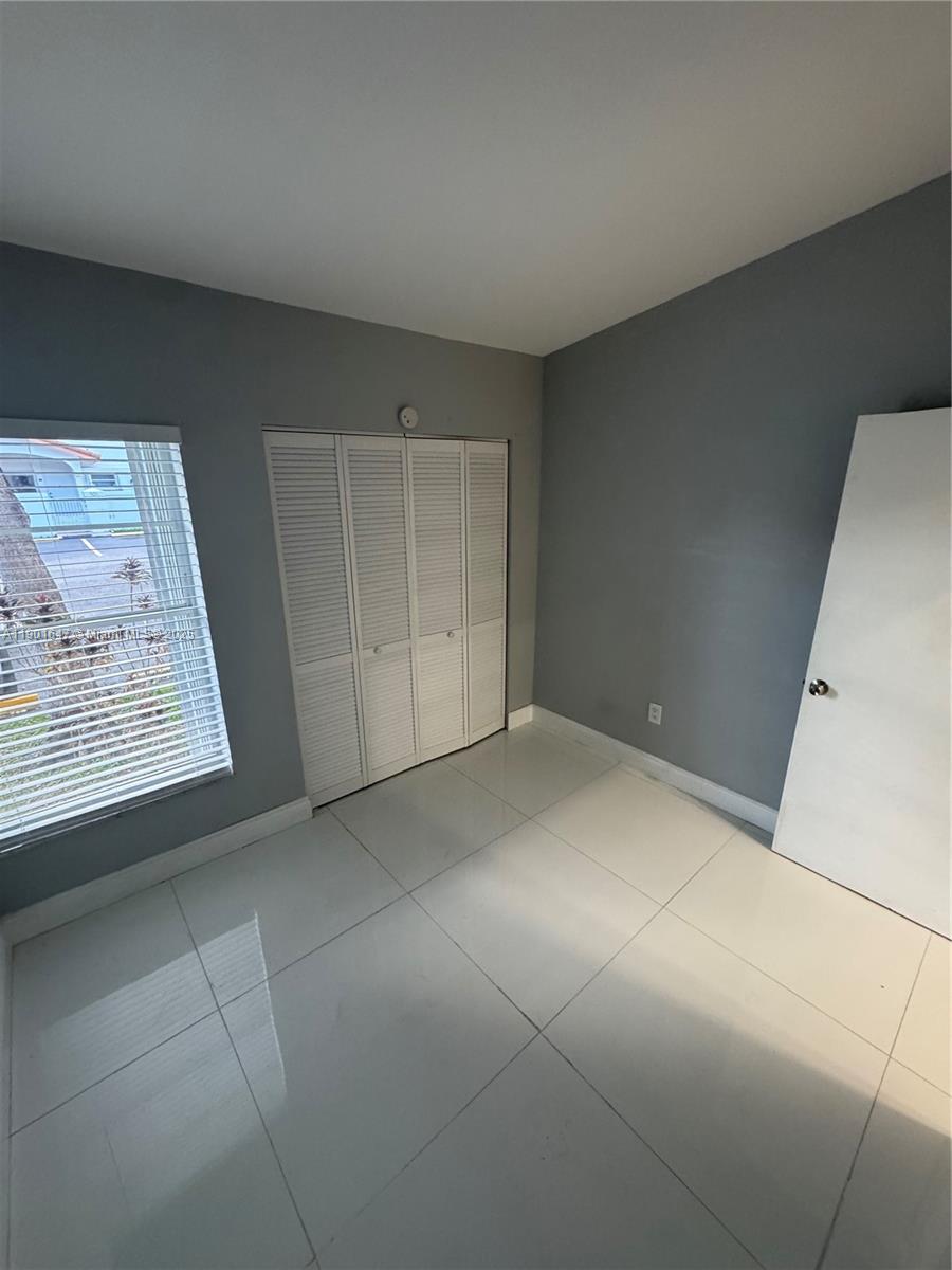 POINT LAKE CONDO V - Residential Lease