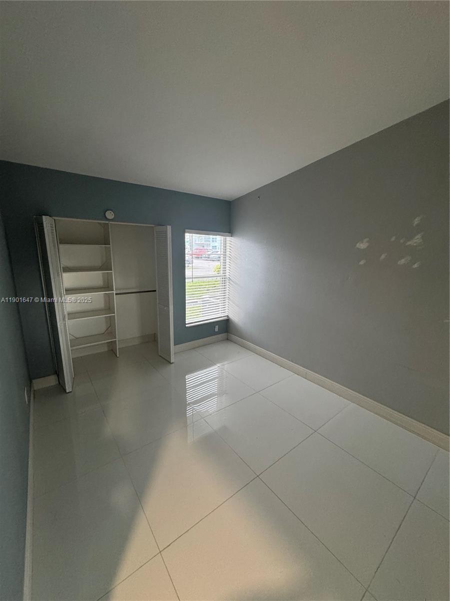 POINT LAKE CONDO V - Residential Lease