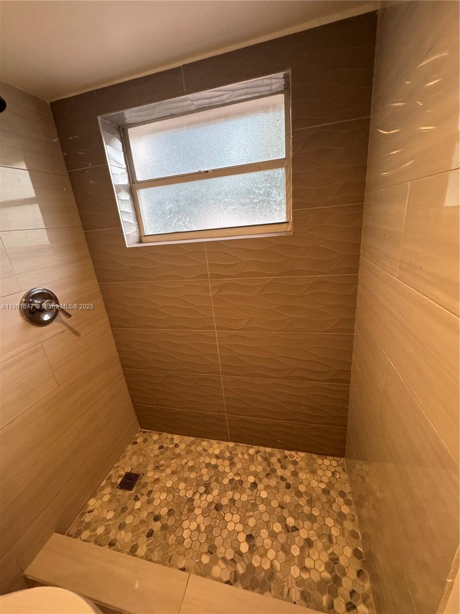 POINT LAKE CONDO V - Residential Lease