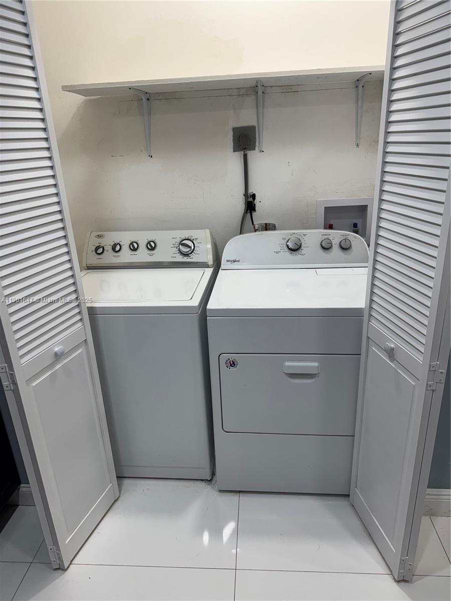 POINT LAKE CONDO V - Residential Lease