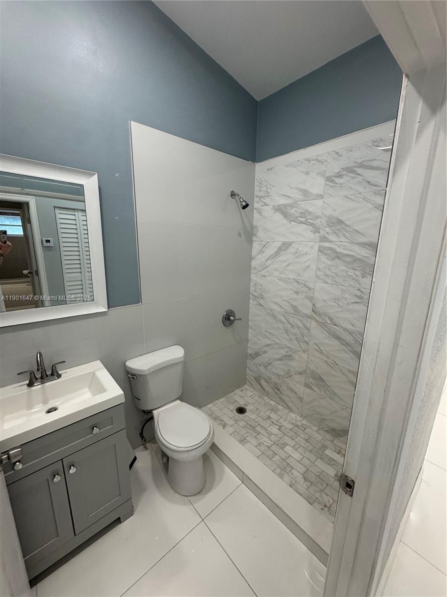 POINT LAKE CONDO V - Residential Lease