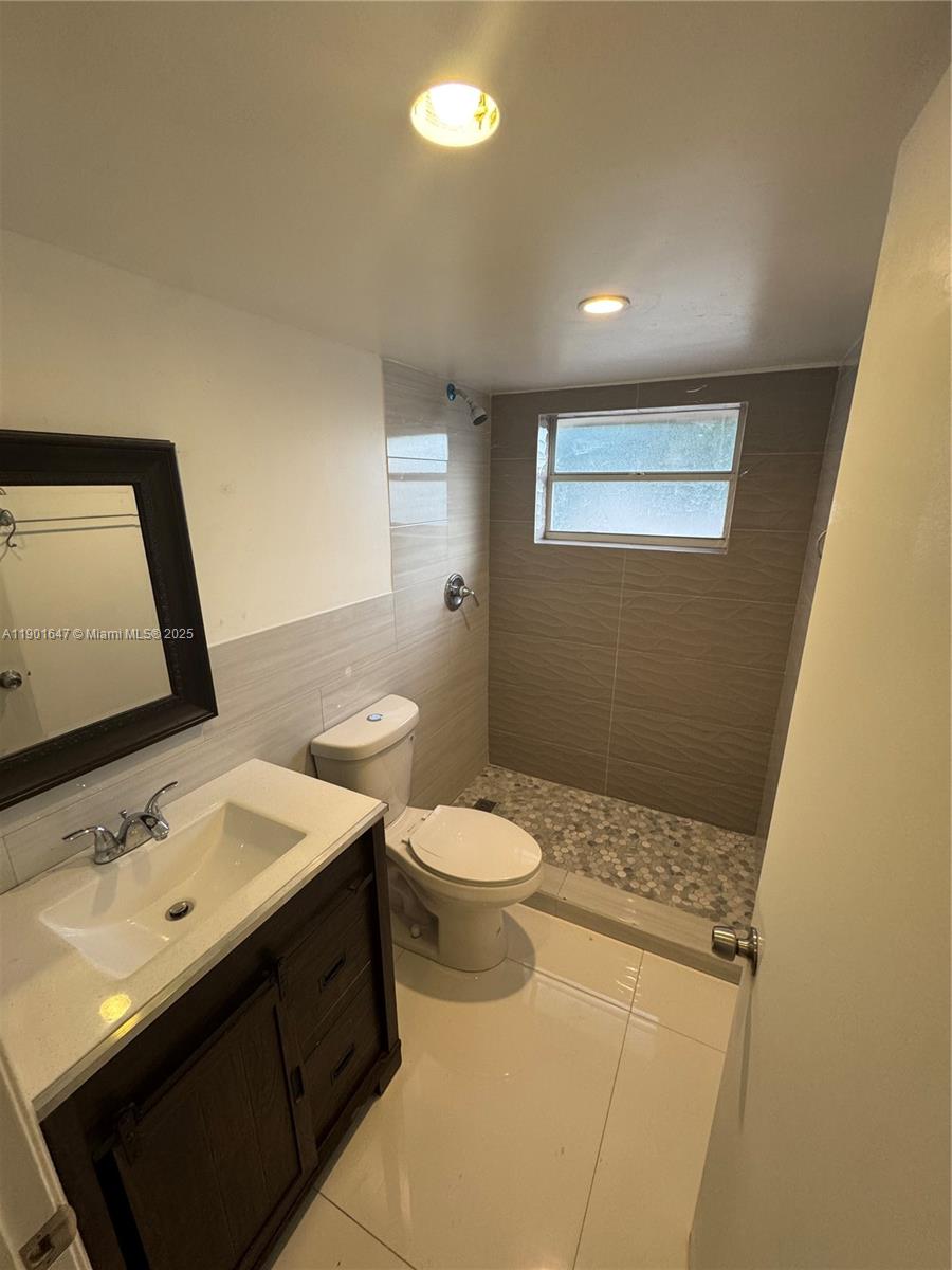 POINT LAKE CONDO V - Residential Lease