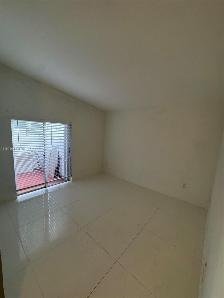 POINT LAKE CONDO V - Residential Lease