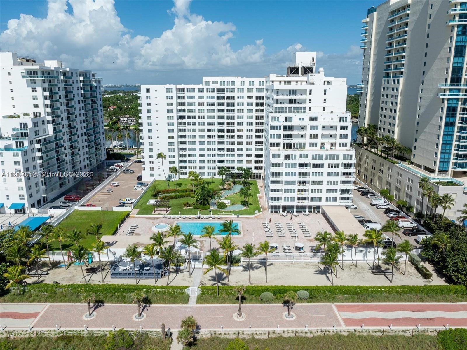 5005 Collins Ave 1523