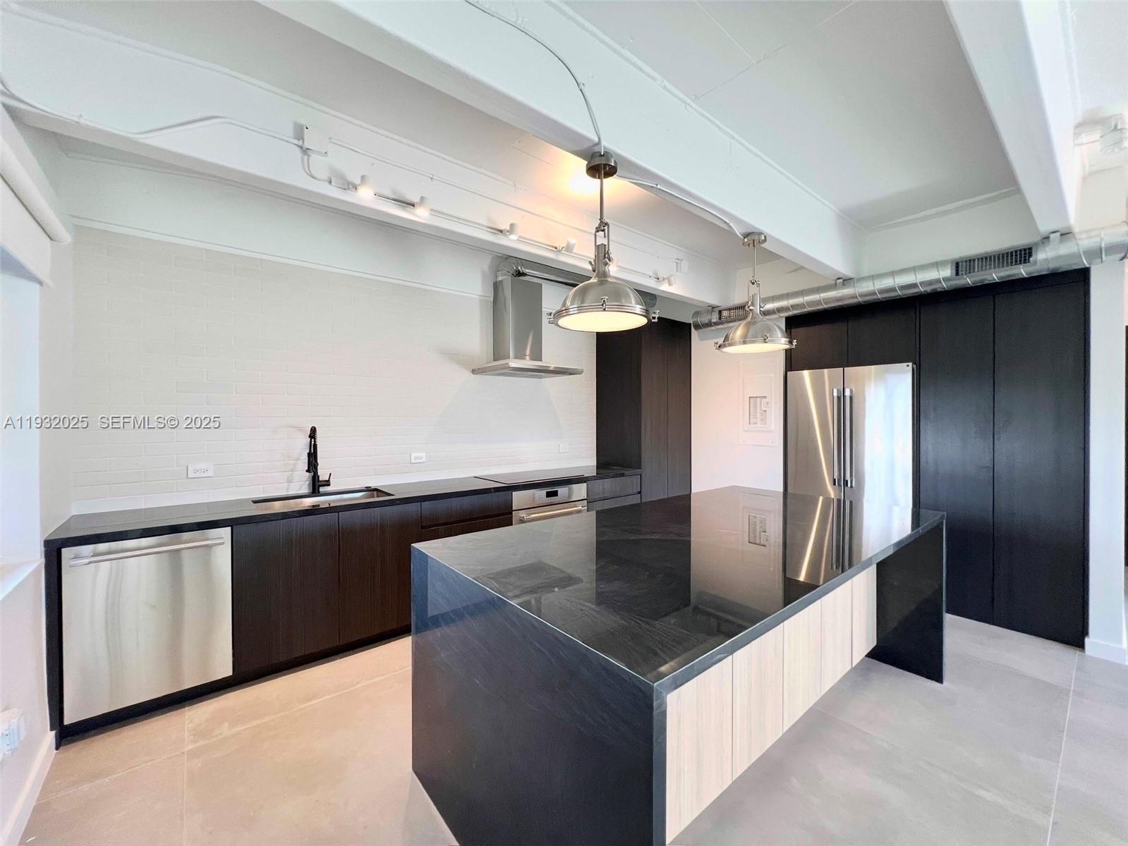 6815 Edgewater Dr 308