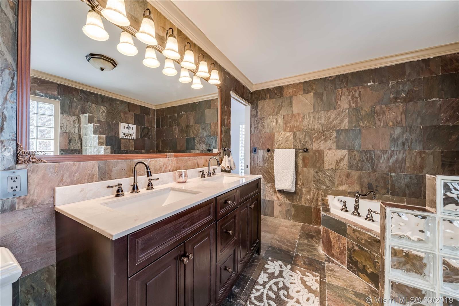 JACARANDA LAKES SEC 1 - Residential