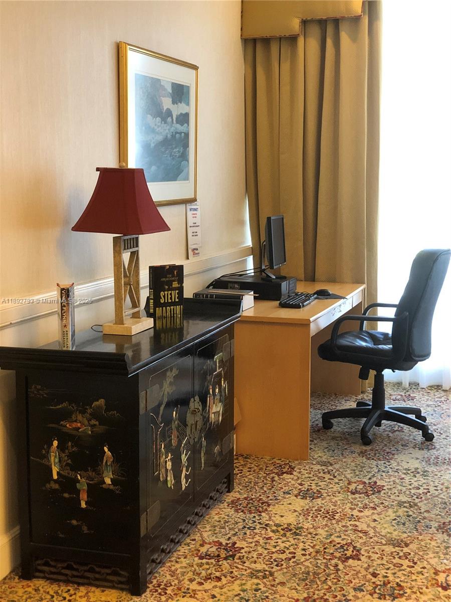 HALLMARK OF HOLLYWOOD CON - Residential
