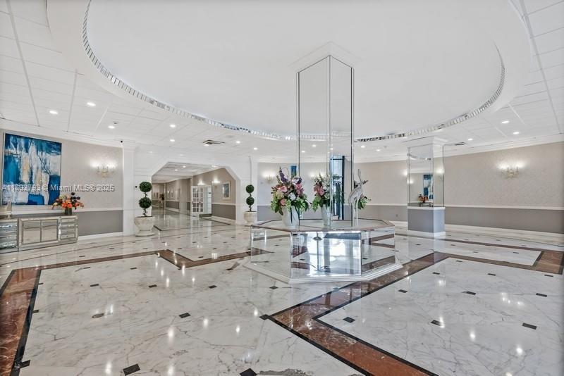 HALLMARK OF HOLLYWOOD CON - Residential