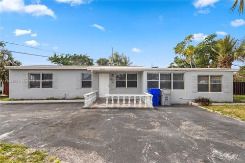 Photo of 2649 NE 14th Ter, Pompano Beach, FL 33064 (MLS # A11765400)