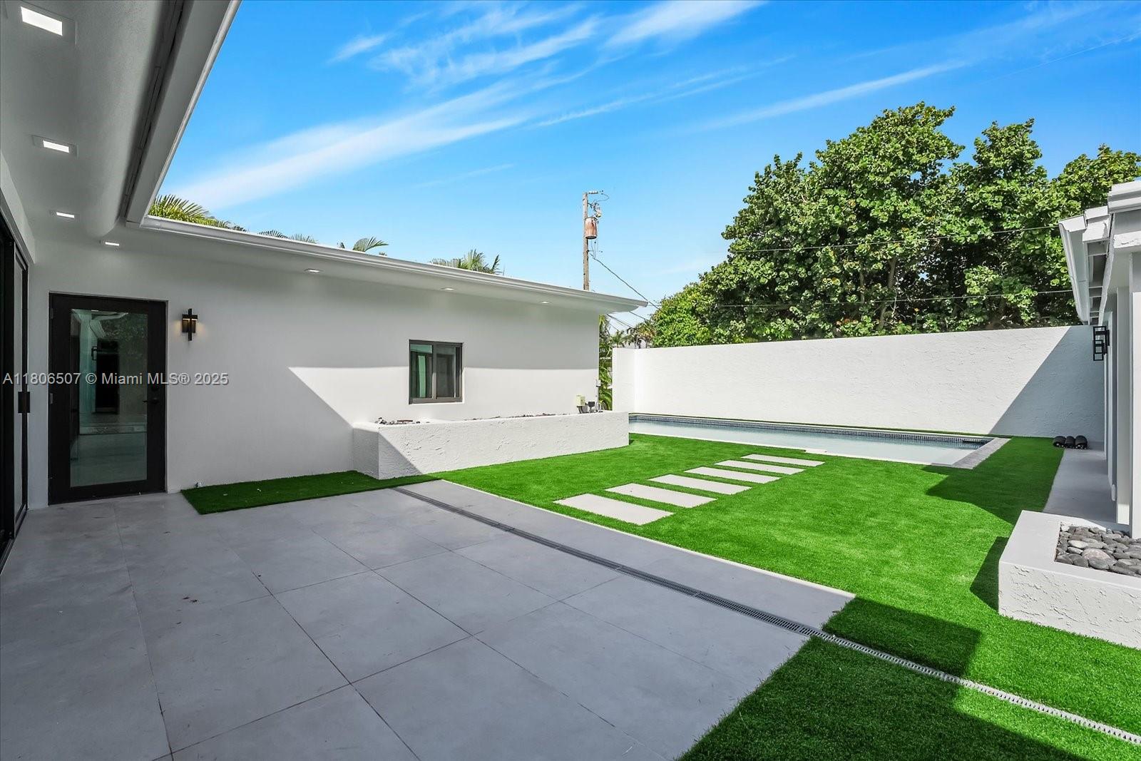 HIBISCUS ISLAND - Residential Lease