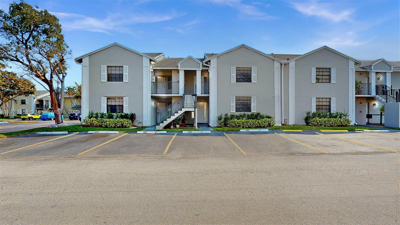Property for Sale at 1071 Adams Ave 1071L, Homestead, Miami-Dade County, Florida - Bedrooms: 2 
Bathrooms: 2  - $230,000