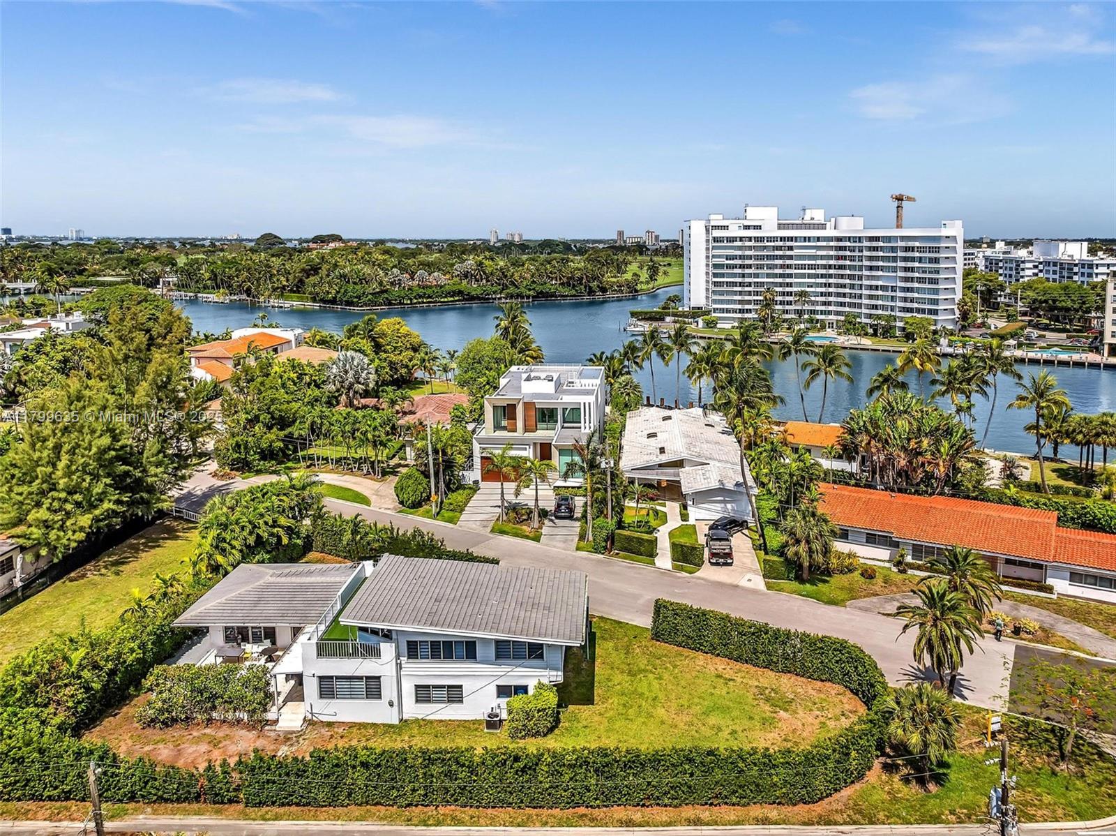 9257 Bay Dr, Surfside, Miami-Dade County, Florida - 4 Bedrooms  
3 Bathrooms - 