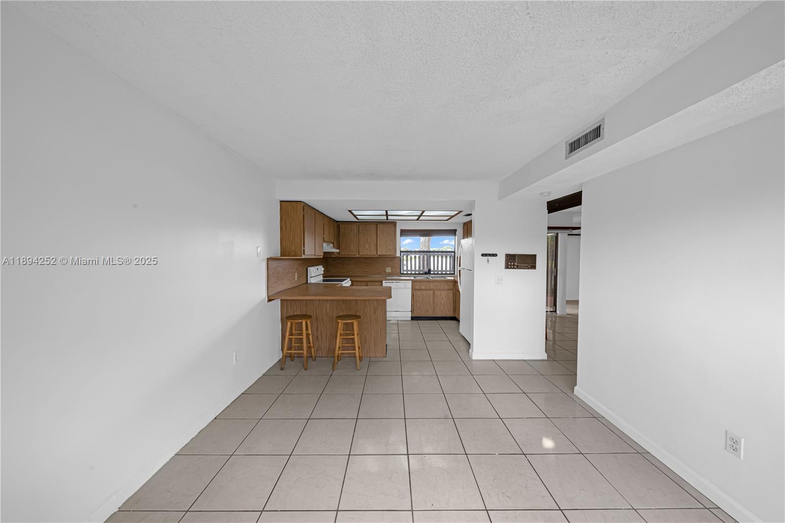 LKS OF MEADOW VILG HOMES - Residential Lease