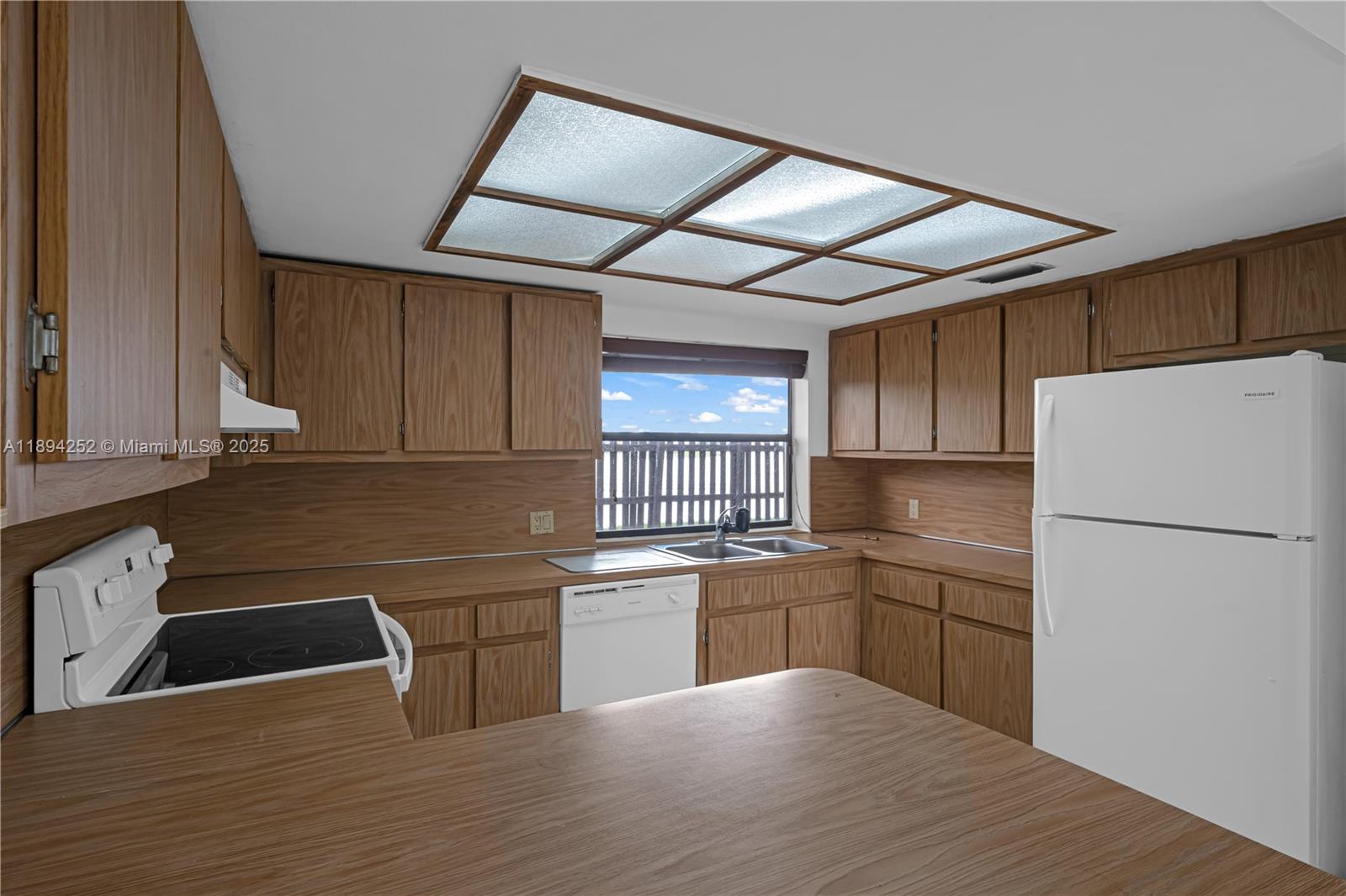 LKS OF MEADOW VILG HOMES - Residential Lease