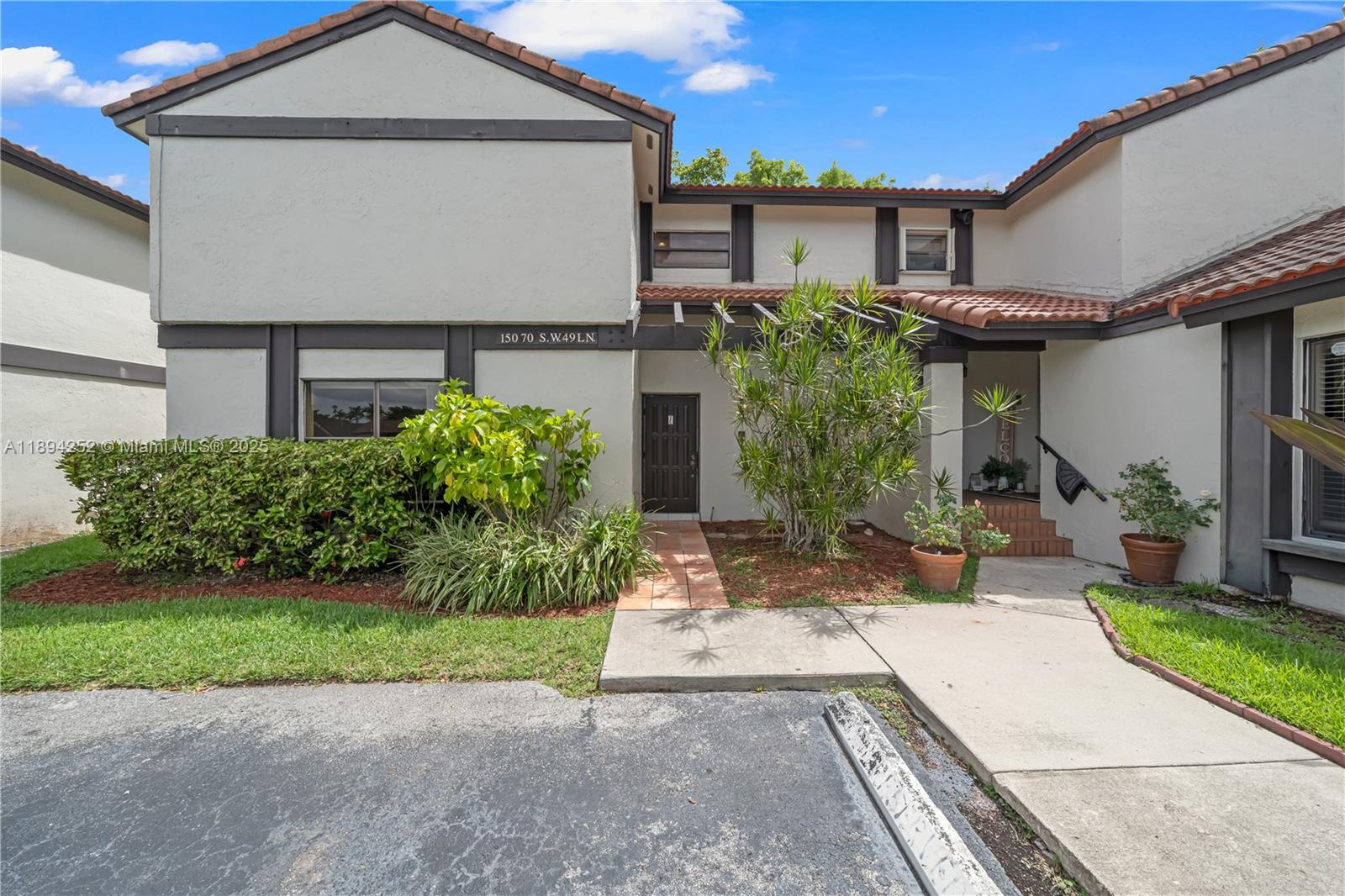 LKS OF MEADOW VILG HOMES - Residential Lease