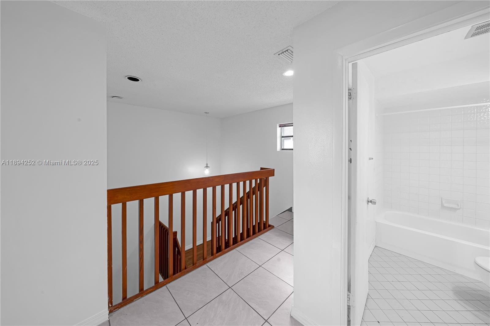 LKS OF MEADOW VILG HOMES - Residential Lease