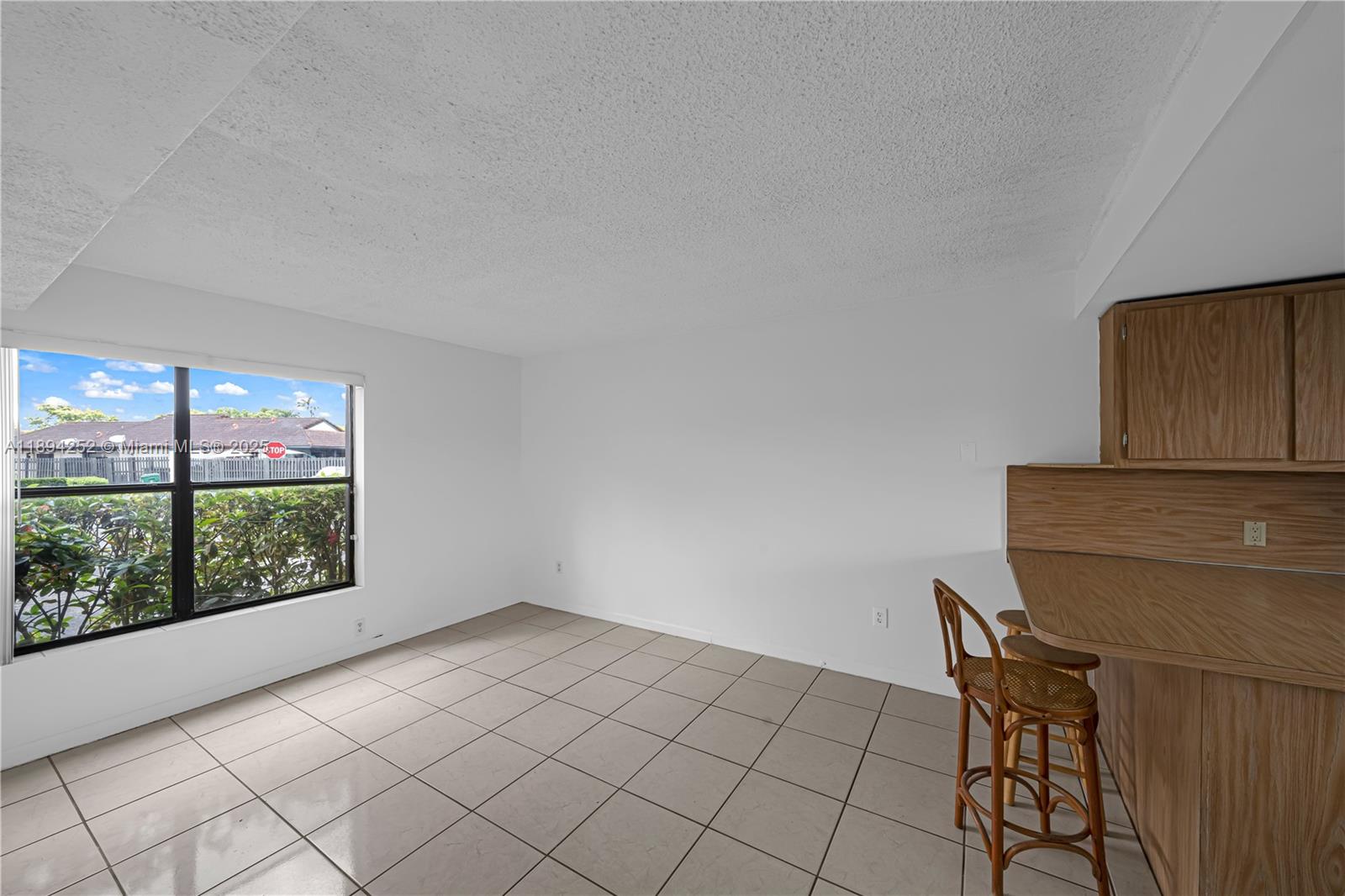 LKS OF MEADOW VILG HOMES - Residential Lease