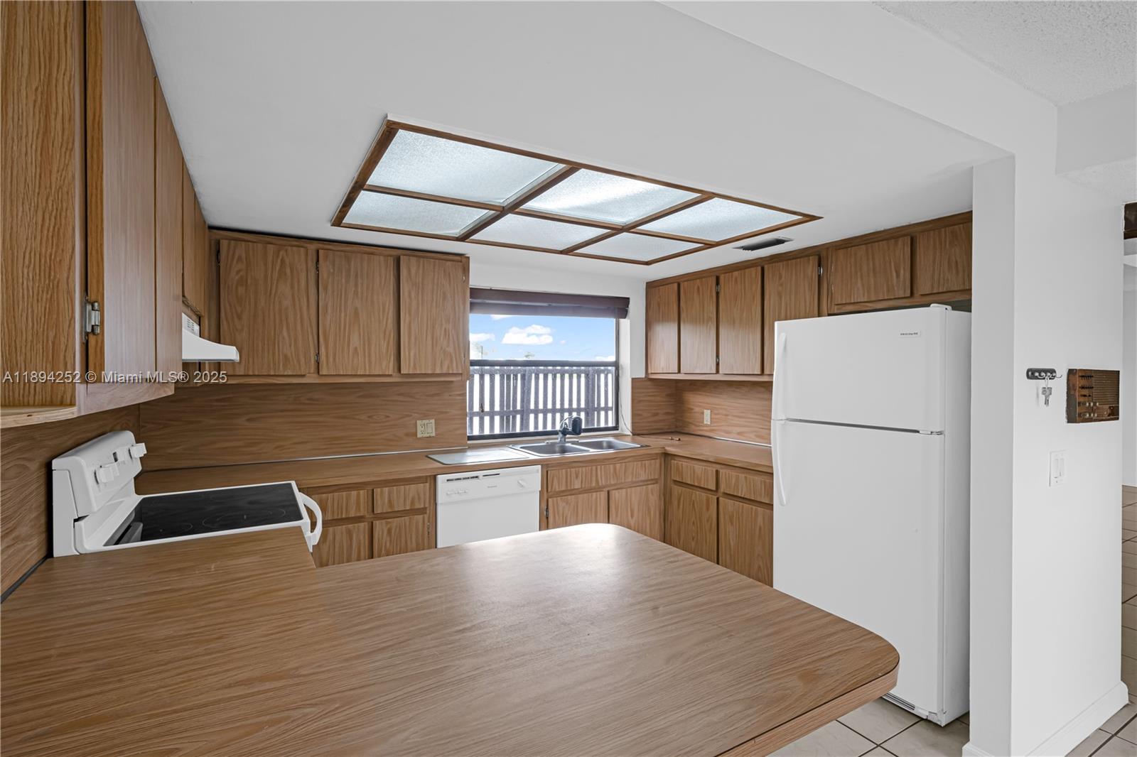 LKS OF MEADOW VILG HOMES - Residential Lease