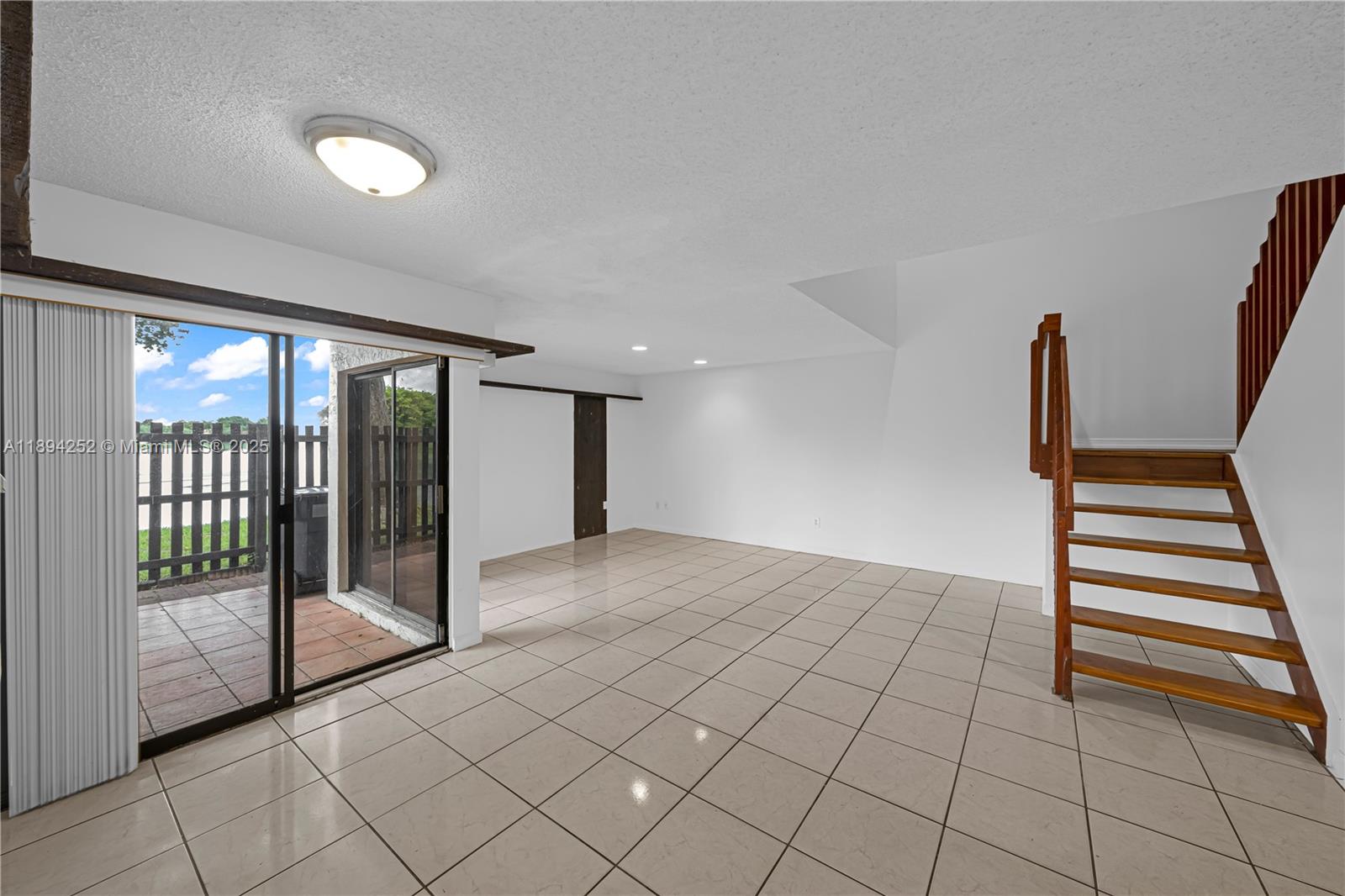 LKS OF MEADOW VILG HOMES - Residential Lease