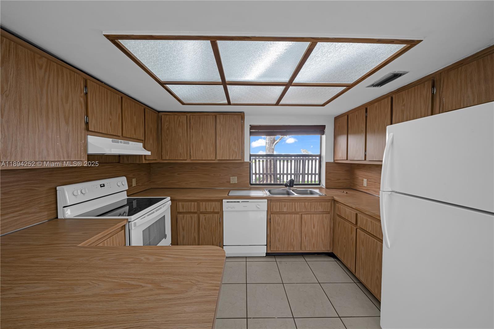 LKS OF MEADOW VILG HOMES - Residential Lease