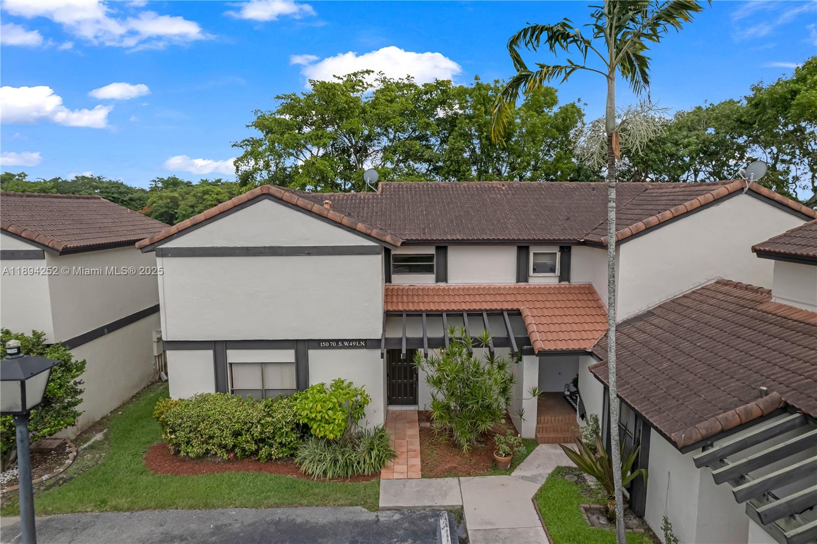 LKS OF MEADOW VILG HOMES - Residential Lease